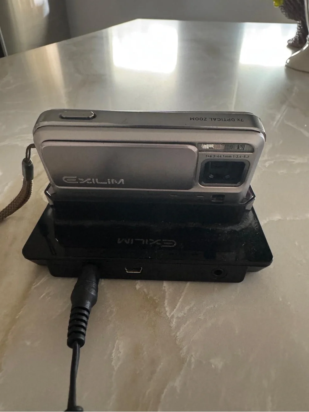Casio Exilim EX-V7 Compact Digital Y2K Camera 7.2MP Digicam Slim Silver-WORKS